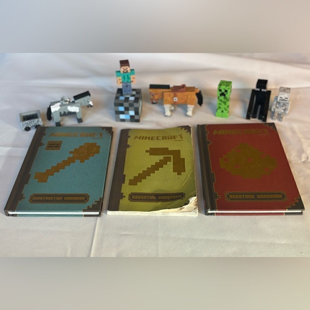 10+ Mine Craft Grab Bag Bundle Books and Figurines 
See photos for grab bag cont